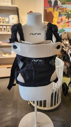 Nuna Cudl Clik carrier. New out of box. Color is night.