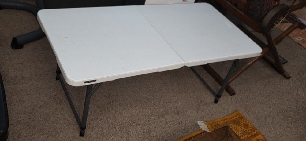 Lifetime Folding Plastic Table Model 80364