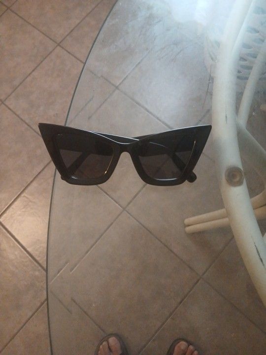 Woman's Sunglasses (Brand:midnight Hour.)