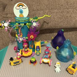 LEGO Trolls: Pop Village Celebration Set 41255 & 30555 Trolls World Tour Techno Poppy's Carriage