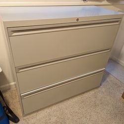 Large 3 Drawer Metal Filing Cabinet Excellent Condition 