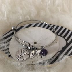 Unwritten Brand Heart Sisters “Always Sisters- Always There” Charm Bangle Bracelet With Silver Plated Charms Amethyst Quartz