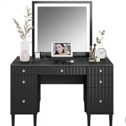 Tresanti Marilyn Vanity With Mirror