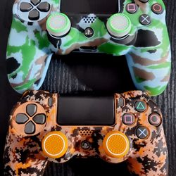 Custom PS4 Controllers 
