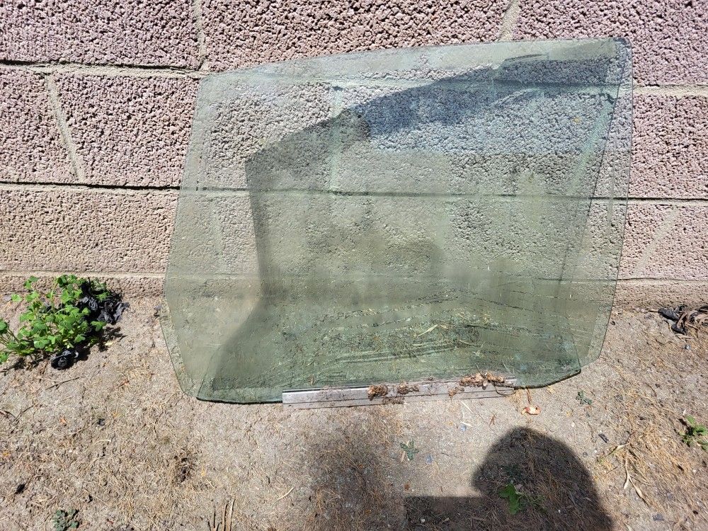 1(contact info removed) 1994 Impala Caprice Ss Right Rear Door Glass