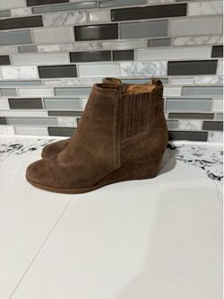 Franco Sarto tan suede zip booties size 7