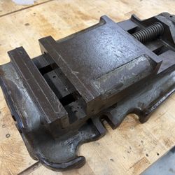 Vintage Kearney & Trecker Milling Vise