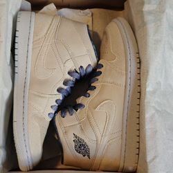NEW Nike Air Jordan 1 Mid Size 6 Women's