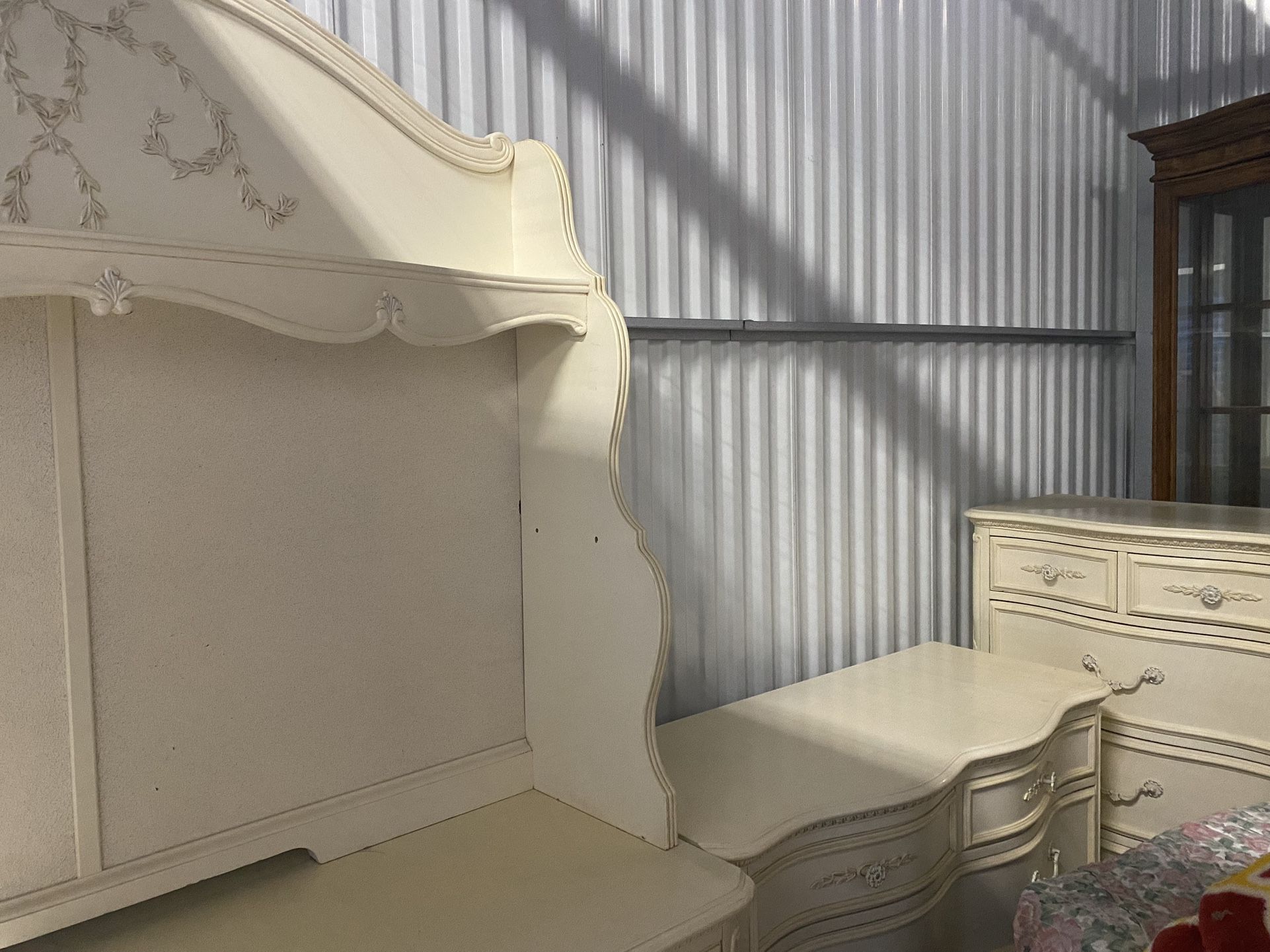 Girls Bdrm furniture, Jessica McClintock “Romance Collection” 7 pieces total