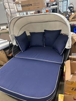 NEW Patio Day Bed with cover
