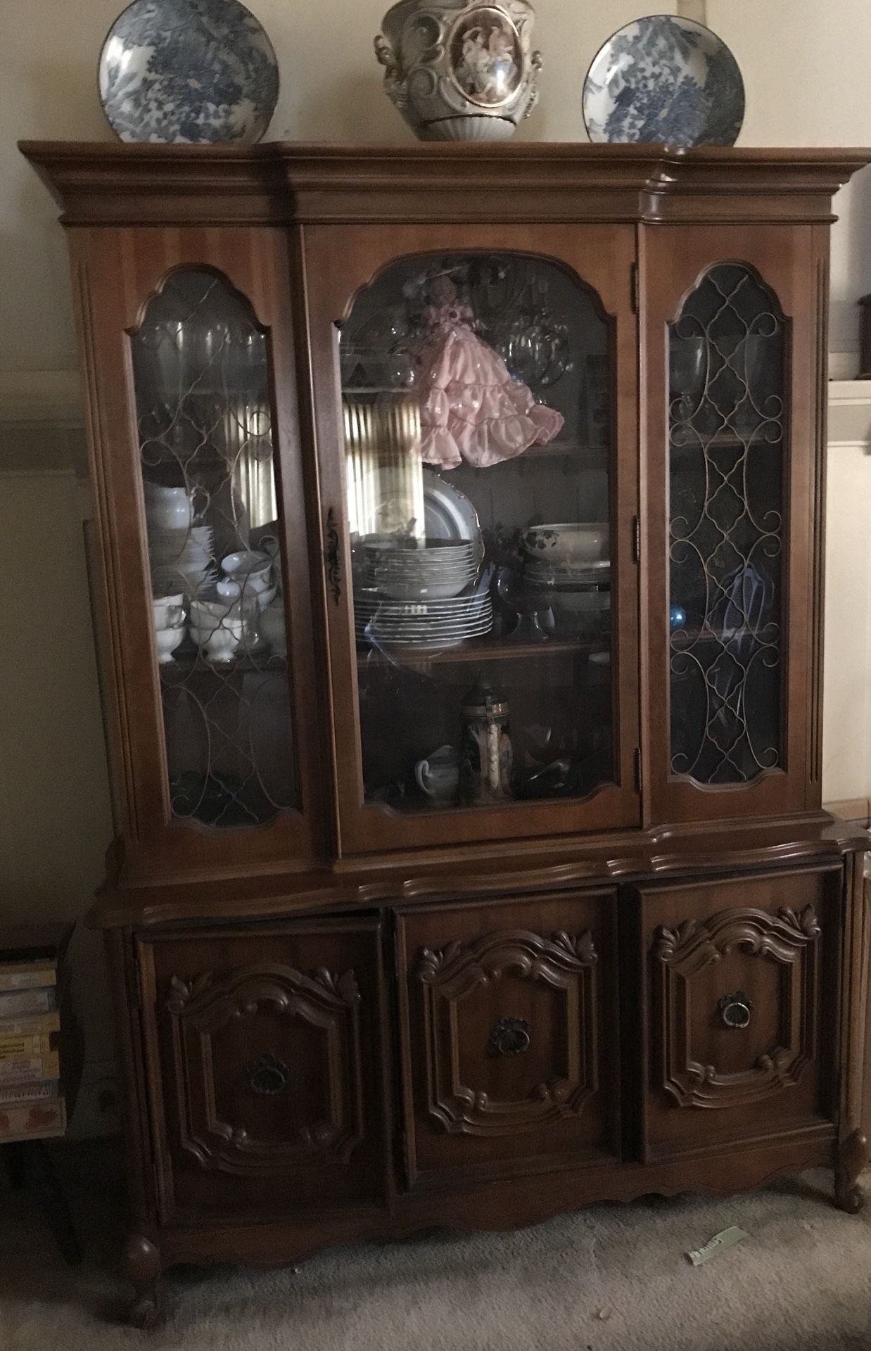 China cabinet ( must go)
