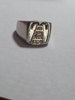 17 g 14 karat white gold with black and white diamonds