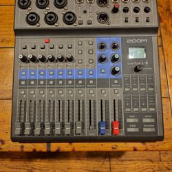 Zoom l8 portable recording studio 