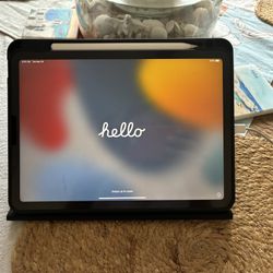 iPad Air 4th Gen + Apple Pencil + Keyboard – $300