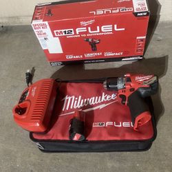 Milwaukee M12Fuel Hammer Drill Combo Kit 