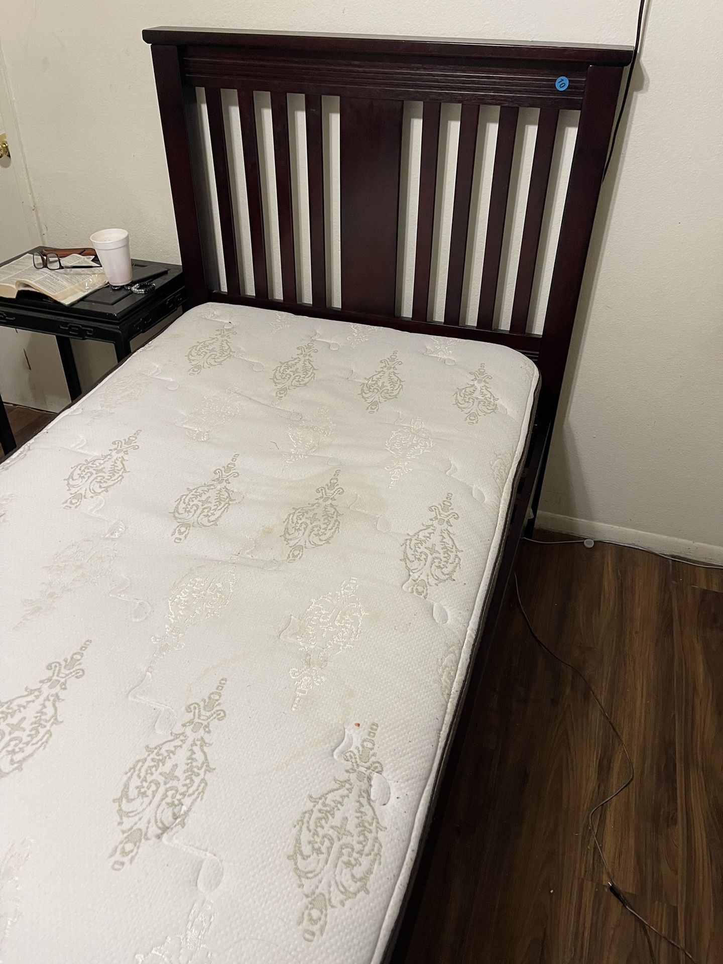 Twin size mattress and bed frame 