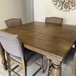 Counter Height Wood Dining Table w/ 4 Chairs – Extendable – Good Condition Price: $250 (OBO) 📍 Pickup Only – Miami Lakes