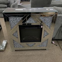 FIREPLACE/SOFAS/SECTIONALS/BED 