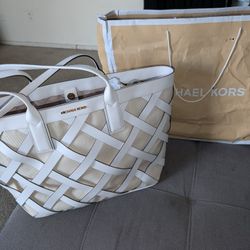 3-Woman's Micheal Kors Purses ((Used)) Sold As A BUNDLE