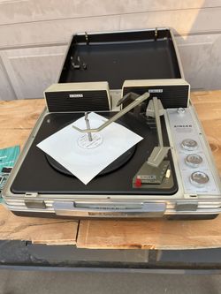 Singer Portable Turntable 