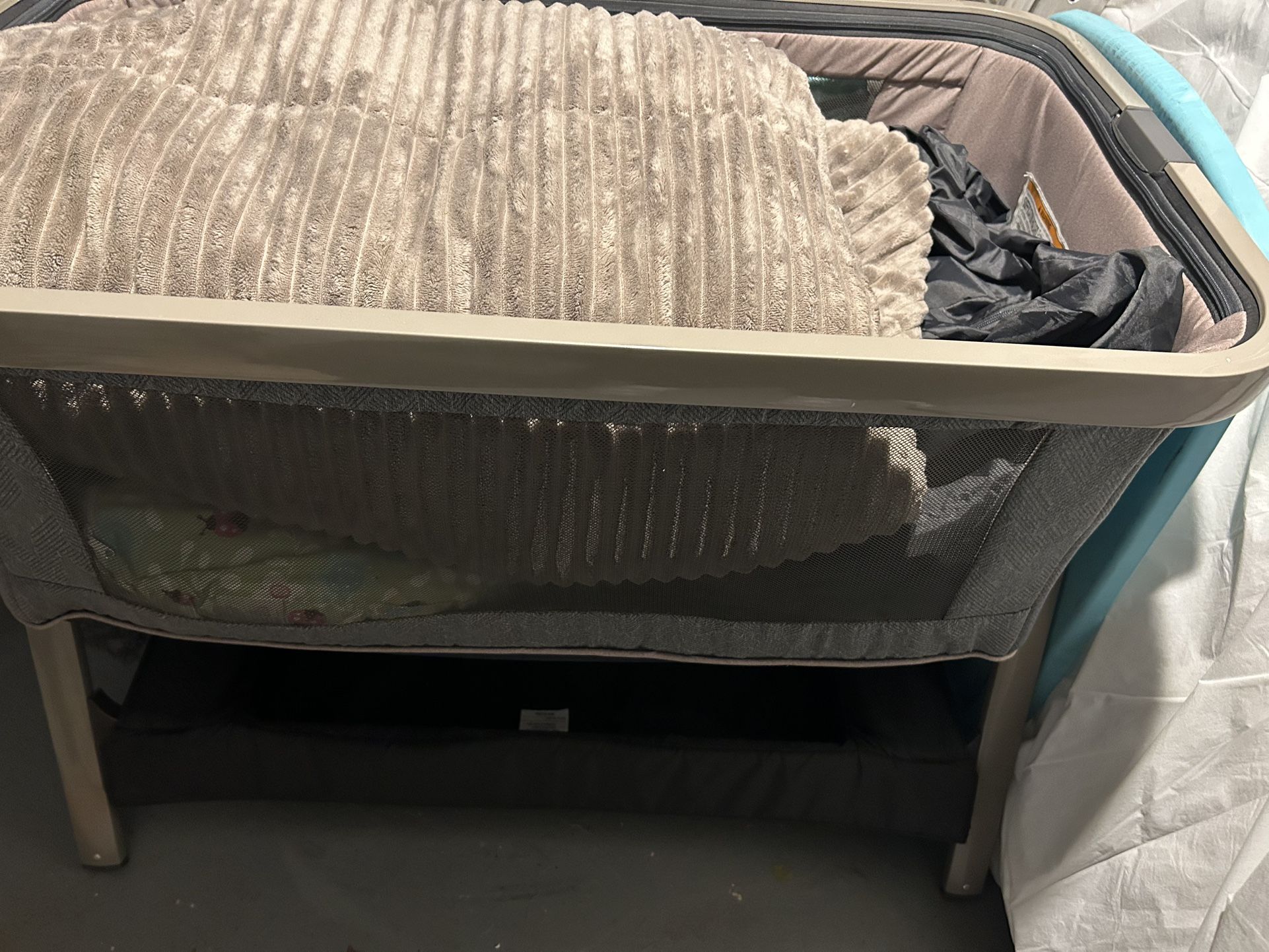 Bassinet. 
