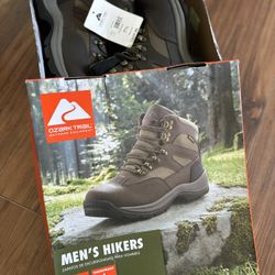 Men’s Hikers Size 7 1/2