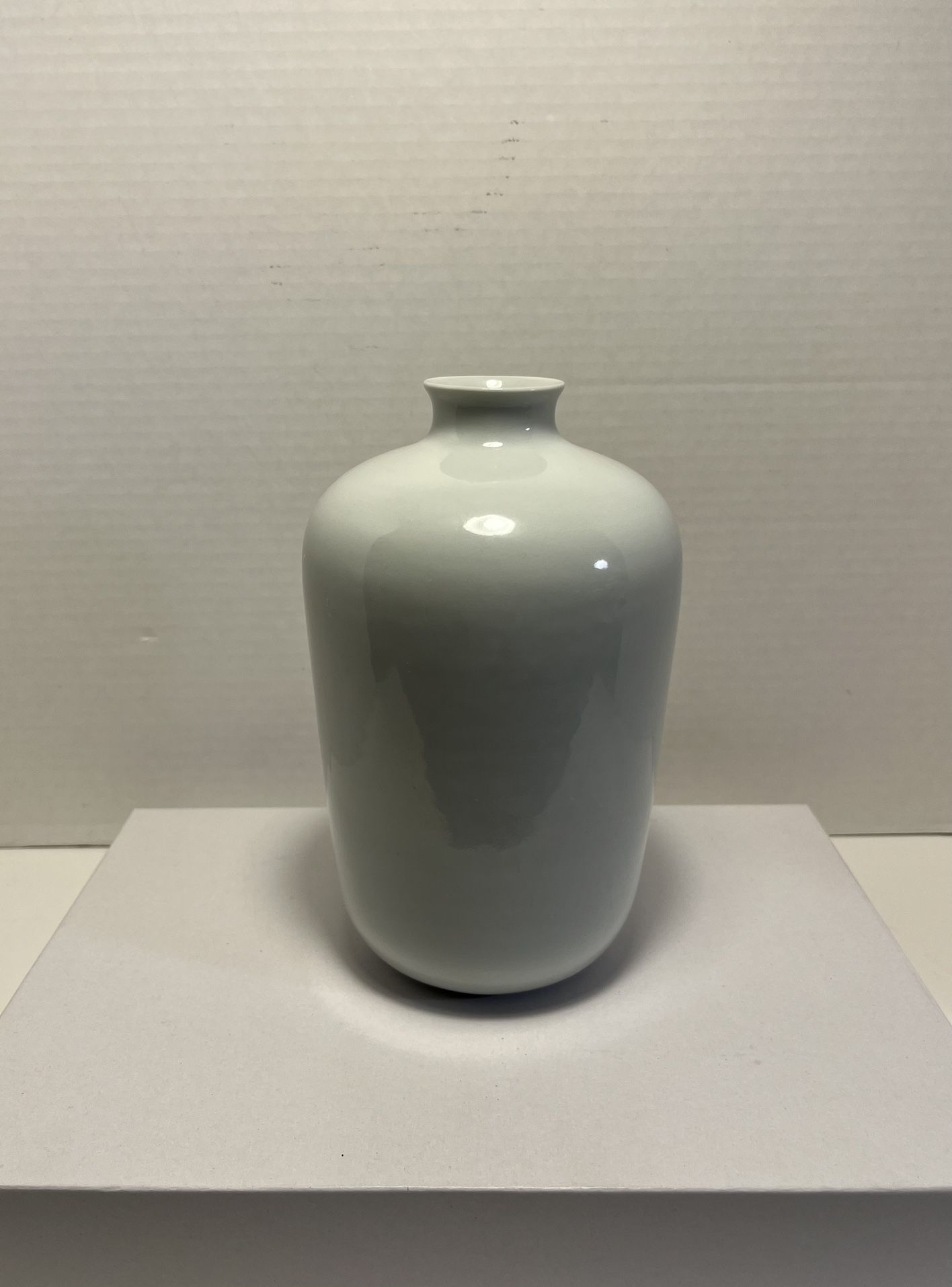 RARE 1990's Chinese Middle Kingdom Porcelain 中王国 By Bo Jia 贾泊氏 Celadon Vase 7 1/4"
