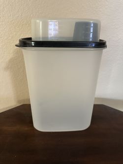 Tupperware Container 