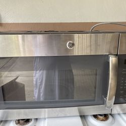 GE Microwave / Exhaust Fan Under Cabinet