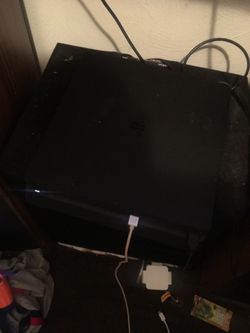 ps4 perfect condition comes with red dead, 2k, bo4 controller, all cords with as well