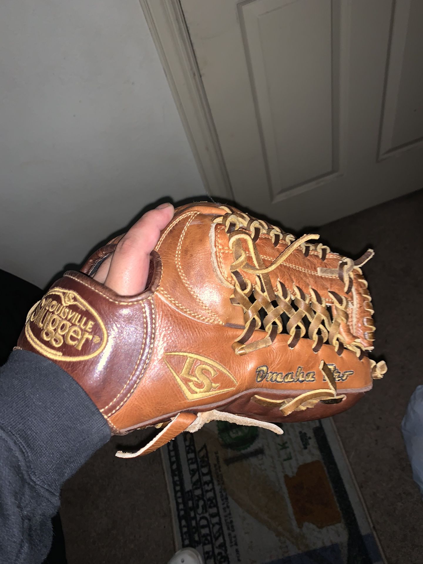 Louisville infield baseball glove