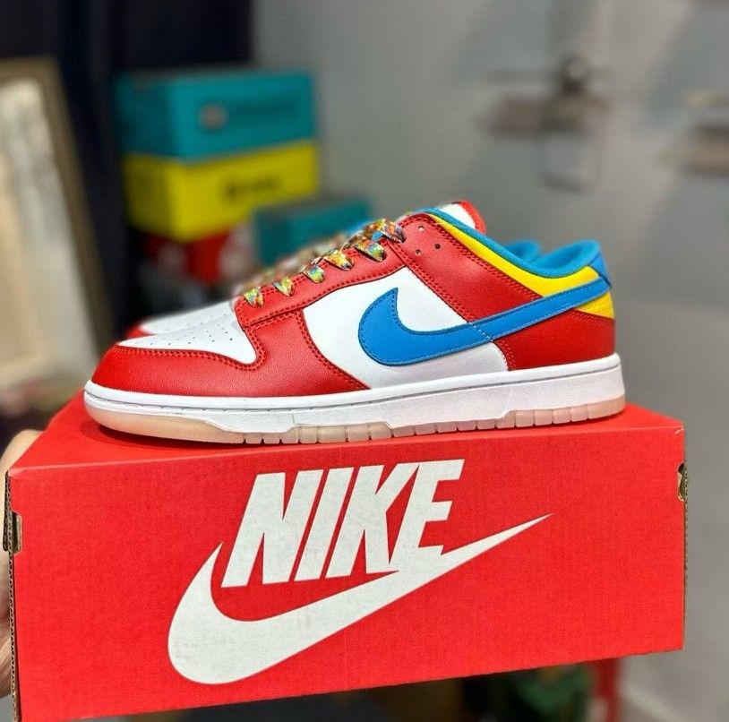 Red skateboard shoes lace-up shoes