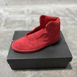Jordan 1 Retro Red Suade