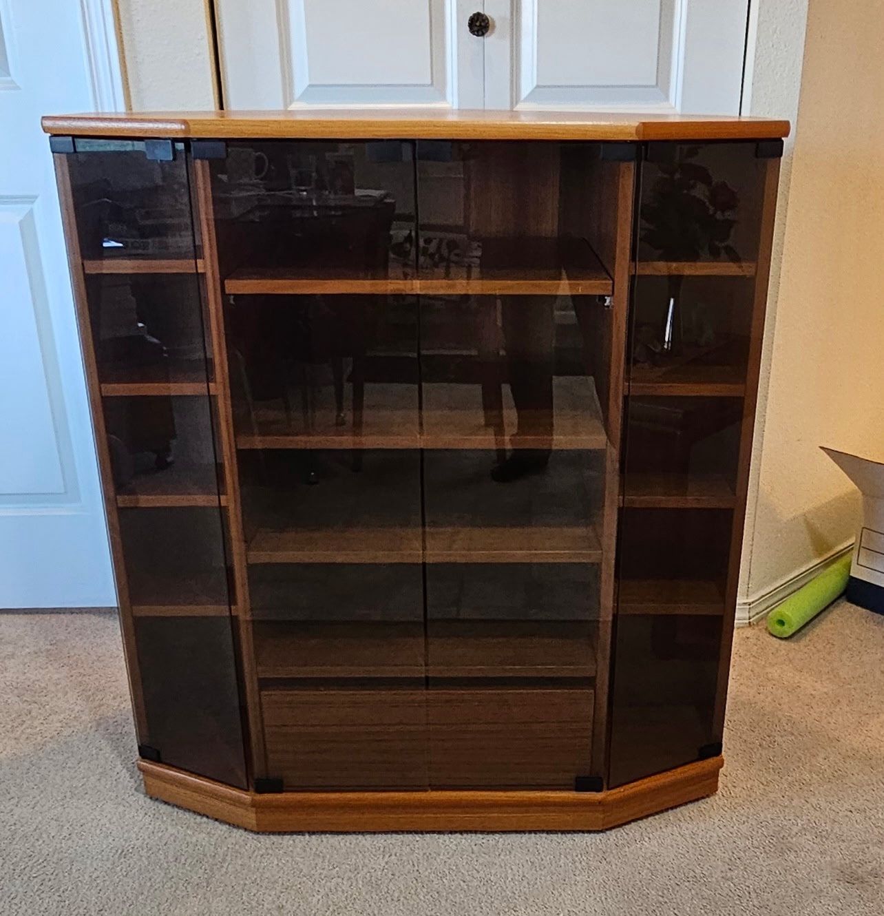 Corner Cabinet w/Glass Doors