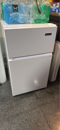 Magic Chef Mini Fridge with Freezer