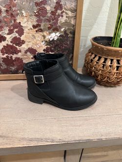 Girls black Oshkosh B’gosh boots