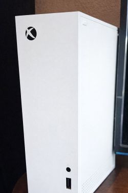 Xbox series S in great condition 512gb