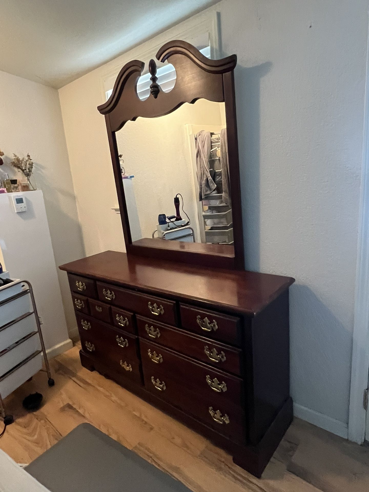 Wood Dresser With Mirror 