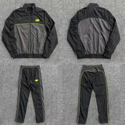 Syna track suit