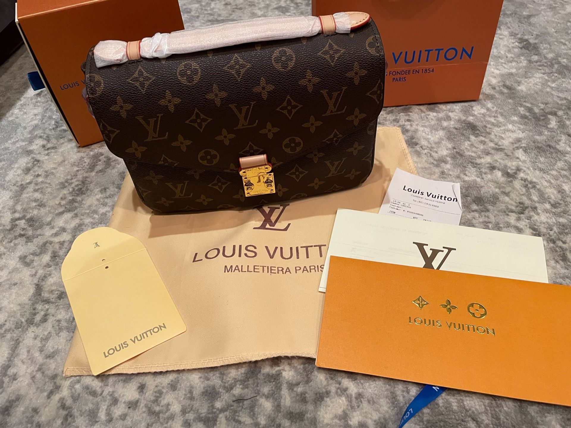 Lv Trunk Lock Purse