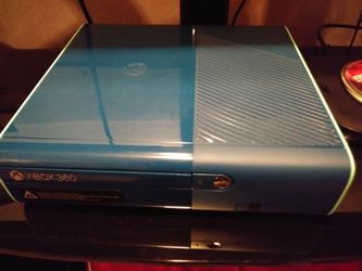 Xbox 360 E blue