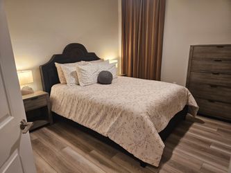 Queen Bedroom Set – Upholstered Bed, Chest, 2 Nightstands & Collapsible Storage Bench