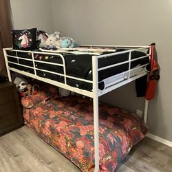 Bunkbeds With One New Mattress