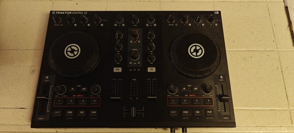 traktor kontrol S2