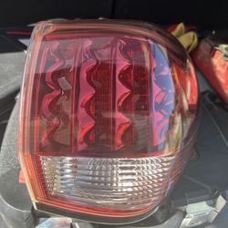 @@@ 2012 Infiniti Qx56 Tail Light With The Harnesses.