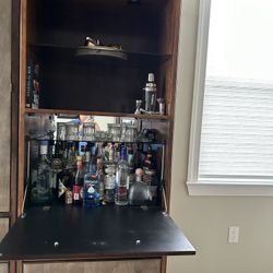 Bar Cabinet Drexel Heritage Tempered Glass shelves And Lighted 