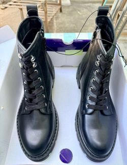 Brand New Steve Madden Girls Combat Boots - Size 8.5 women