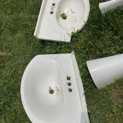 Pedestal Sinks