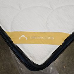 LIKE NEW! DreamCloud Premier Rest Queen Mattress - Delivery Available