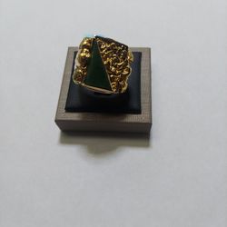 10k 16.9g Jade/Nugget Style Ring 